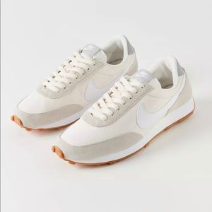 Women’ Nike Daybreak Sneakers